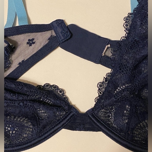 ~34E/F/G VGUC Victoria’s Secret Navy Lace Underwire Bra Lt Blue Navy Strap VS - Picture 10 of 12